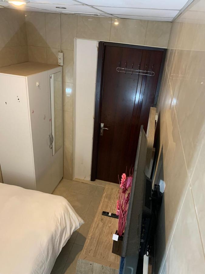 Small Budget Rooms For 'Girls' Only In Dubai, Marina Εξωτερικό φωτογραφία