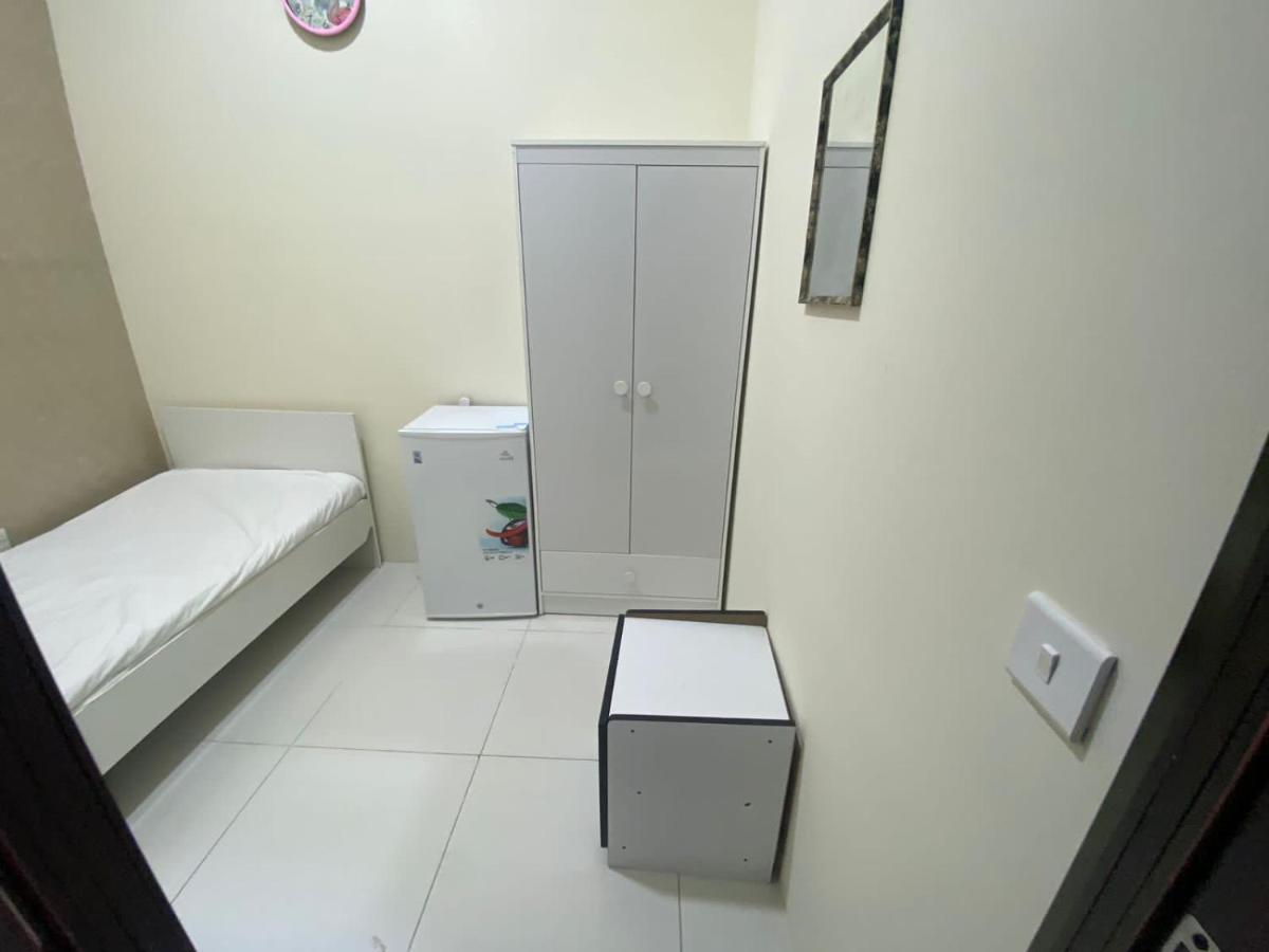 Small Budget Rooms For 'Girls' Only In Dubai, Marina Εξωτερικό φωτογραφία