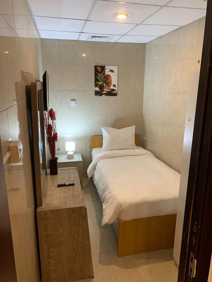 Small Budget Rooms For 'Girls' Only In Dubai, Marina Εξωτερικό φωτογραφία