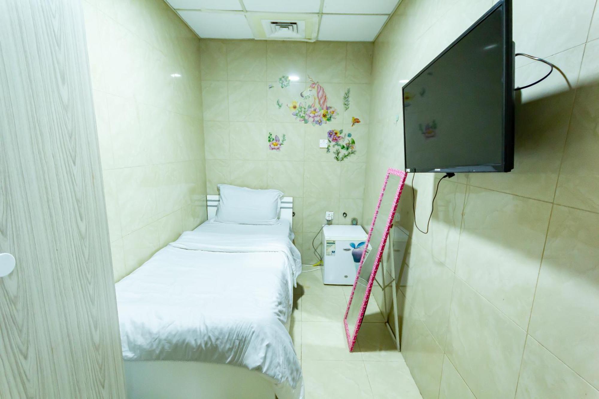 Small Budget Rooms For 'Girls' Only In Dubai, Marina Εξωτερικό φωτογραφία