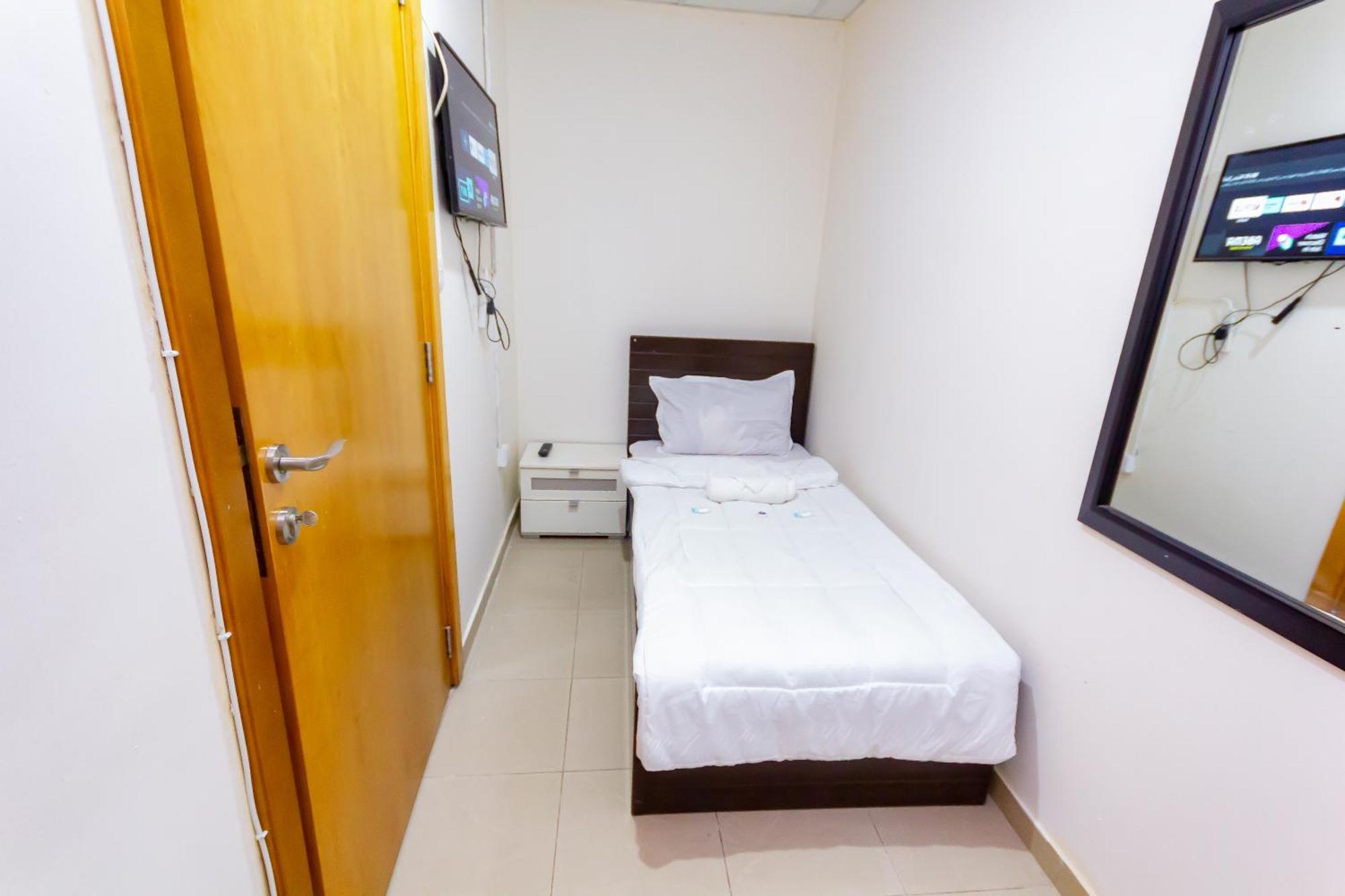 Small Budget Rooms For 'Girls' Only In Dubai, Marina Εξωτερικό φωτογραφία