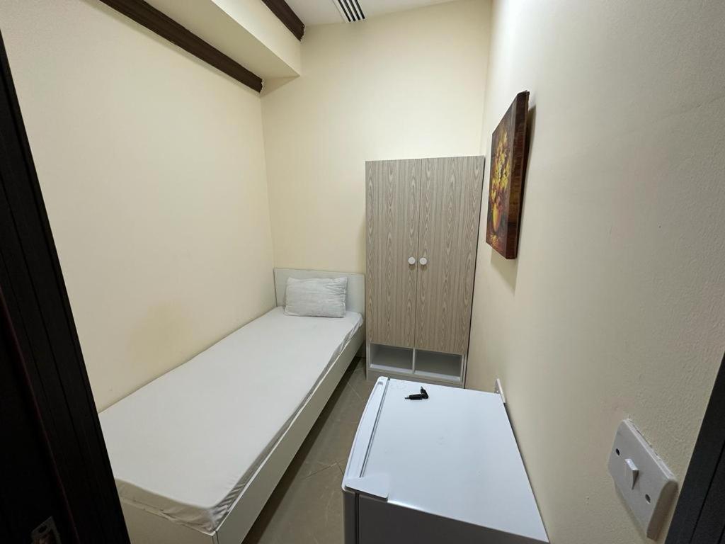 Small Budget Rooms For 'Girls' Only In Dubai, Marina Εξωτερικό φωτογραφία