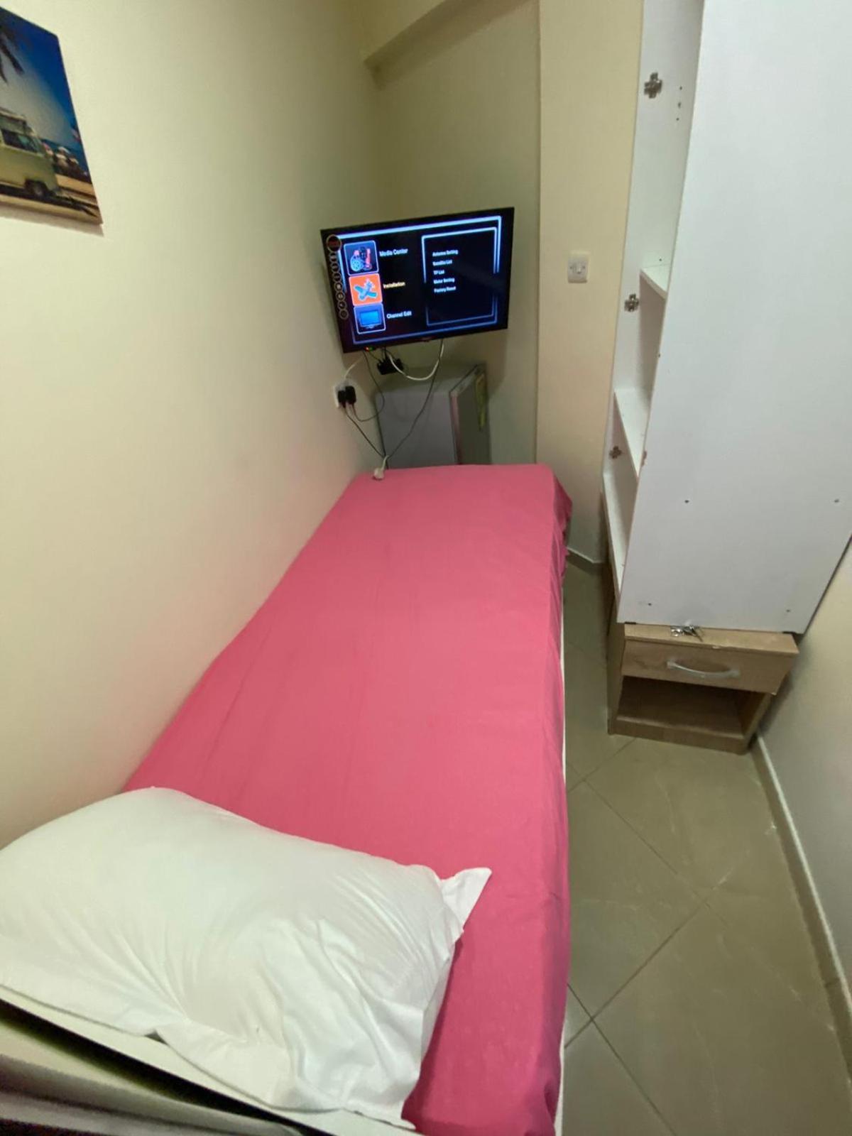 Small Budget Rooms For 'Girls' Only In Dubai, Marina Εξωτερικό φωτογραφία